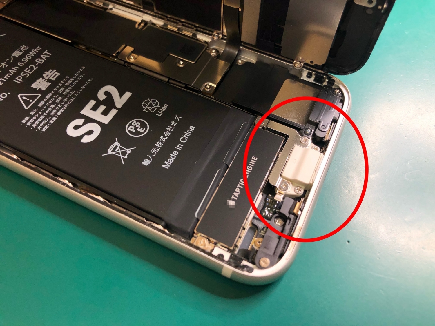 通話中、相手に声が届かないiPhoneドックコネクタ交換をさせていただきました。