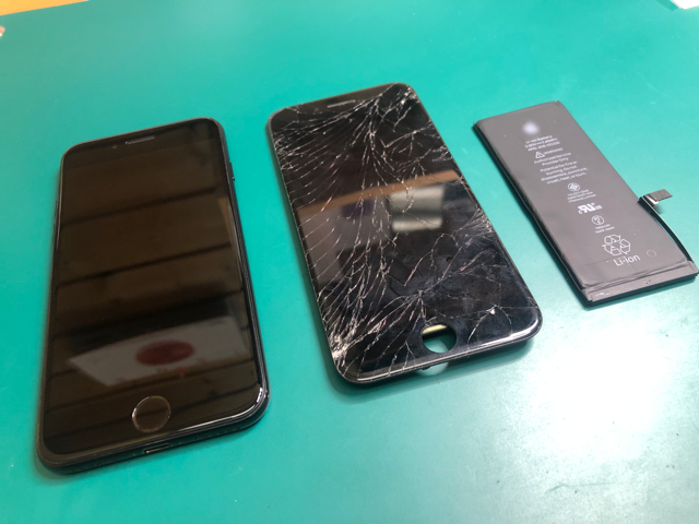 iPhone画面割れとバッテリー交換のご依頼をいただきました。2箇所以上同時修理のご依頼も受け付けております。