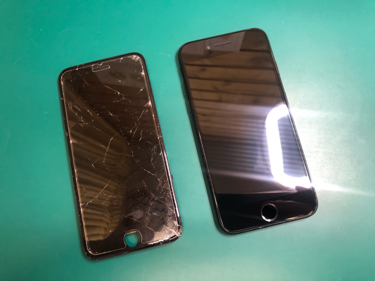 iPhone画面ひび割れ修理のご紹介をさせていただきます。