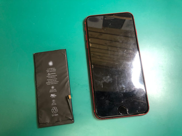 電池の減りがはやいiPhone8Plusの修理ご依頼をいただきました。
