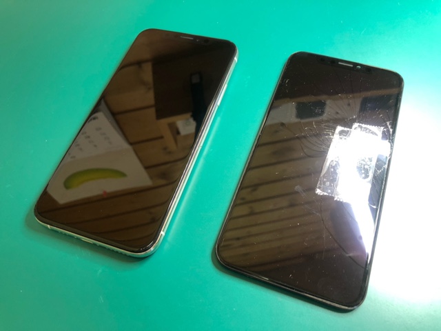 iPhoneXS画面ひび割れ修理のご依頼をいただきました。