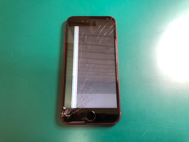 落として液晶が破損してしまったiPhoneの修理です。フロントパネル交換で直りました。