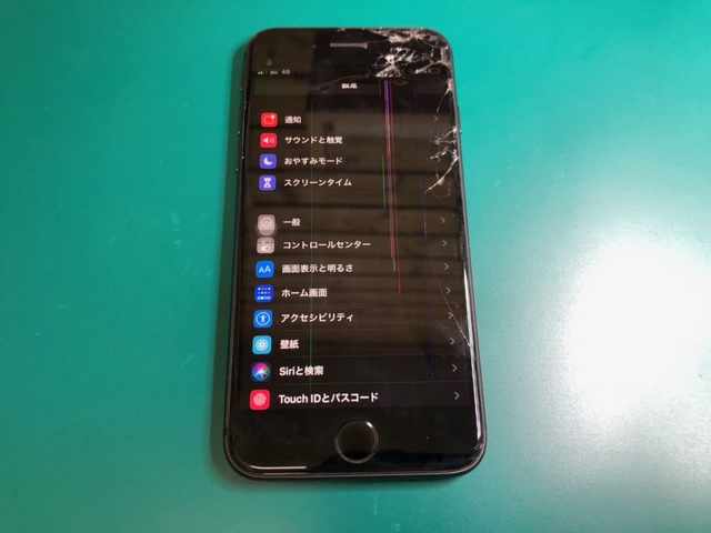 落下の衝撃で、画面割れ、液晶破損、ゴーストタッチが発生したiPhoneの修理です。