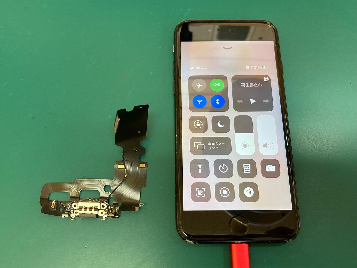 充電ケーブルを差し込んでも充電ができないiphoneのドックコネクター交換修理作業時間90分 即日修理いたします アイフォン ライフ