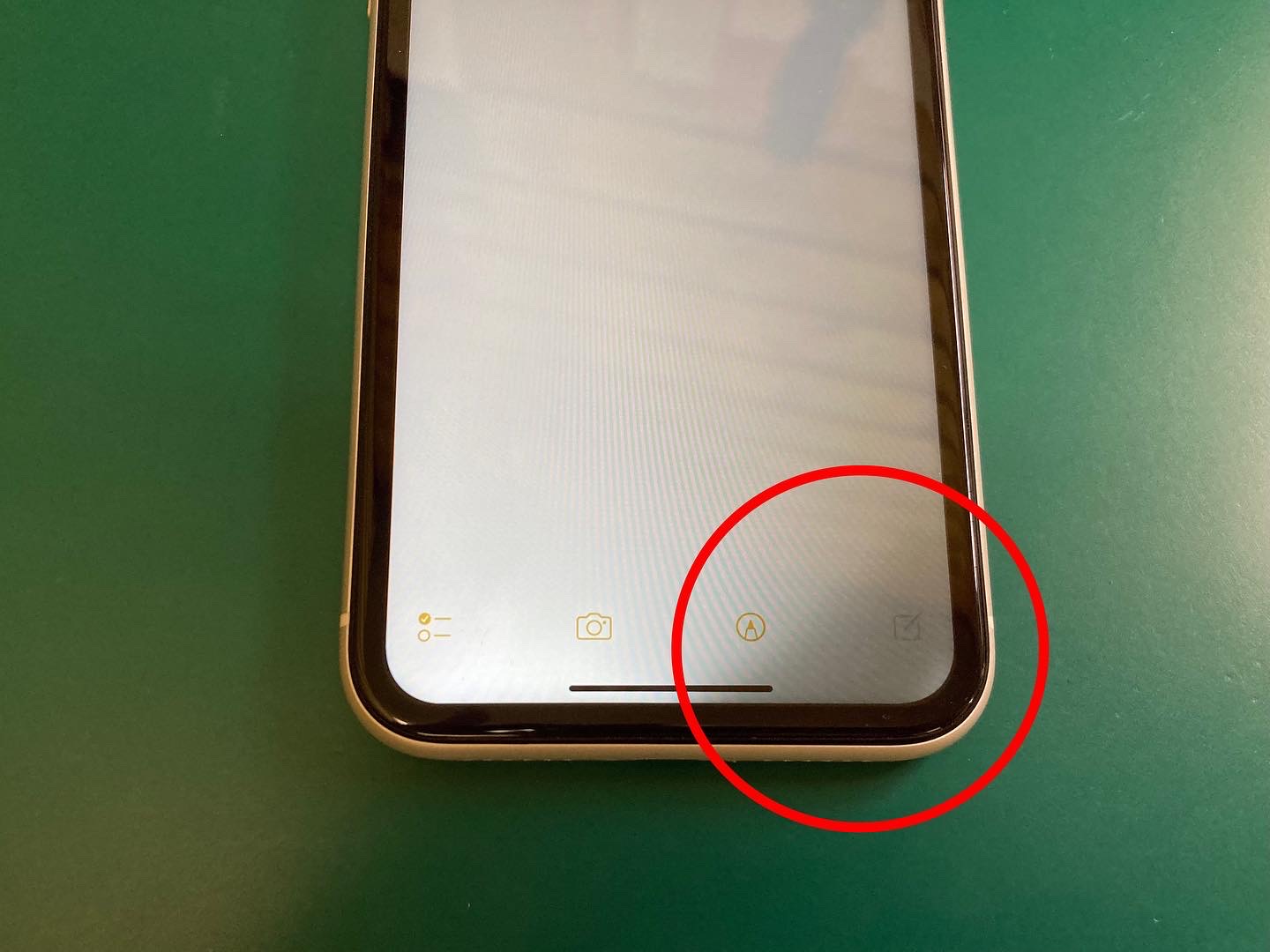 液晶表示異常とタッチ不良が発生しているiPhoneフロントパネル交換修理60分～即日修理いたします。
