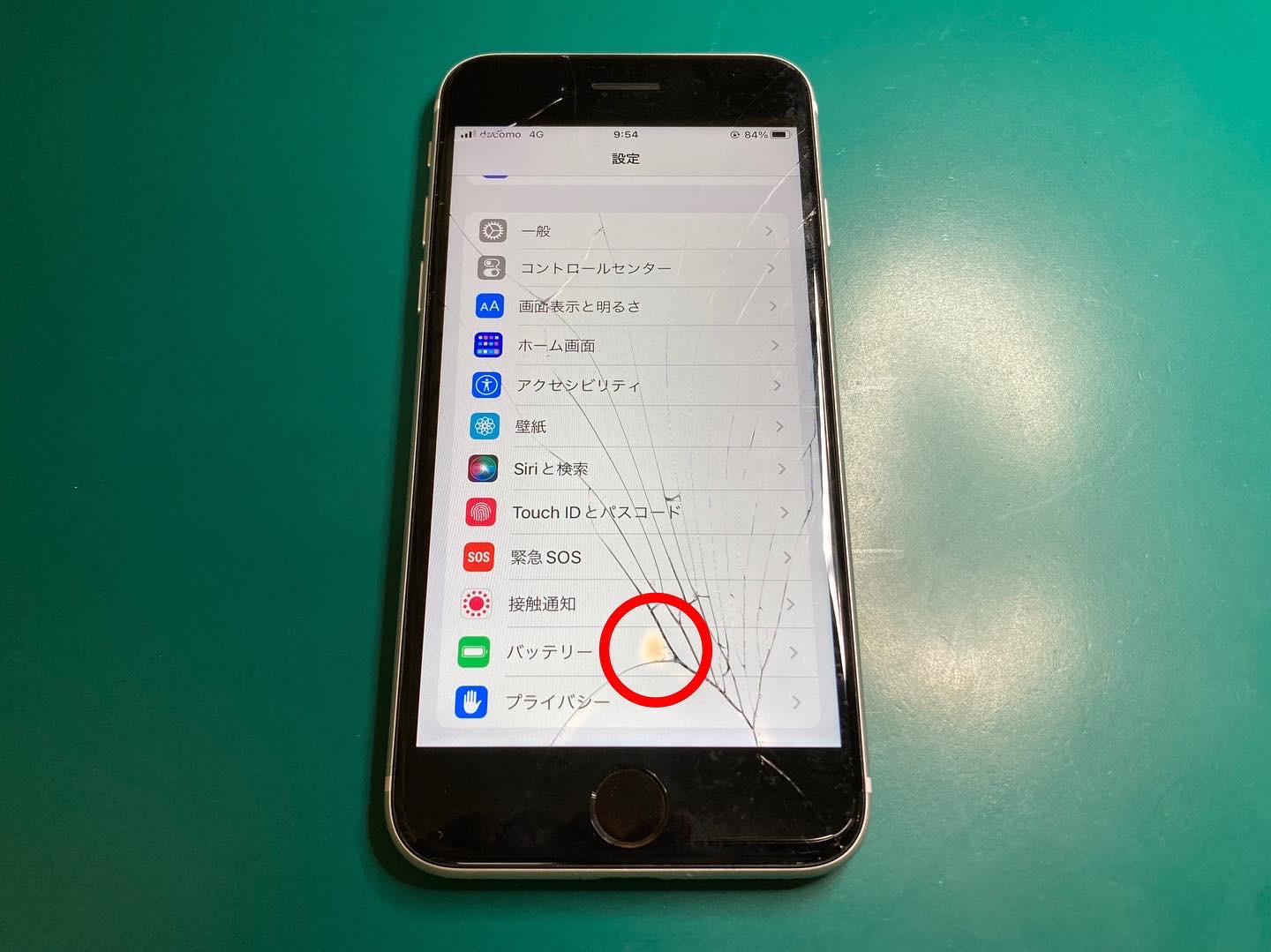 iPhoneガラス画面ひび割れ・液晶表示異常の症状は、フロントパネル交換で解消することができます。
