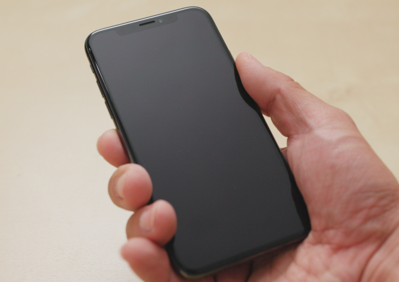 電源が入らない、画面が真っ暗で反応がない等の症状が発生した時に試していただきたい手順をご紹介いたします。