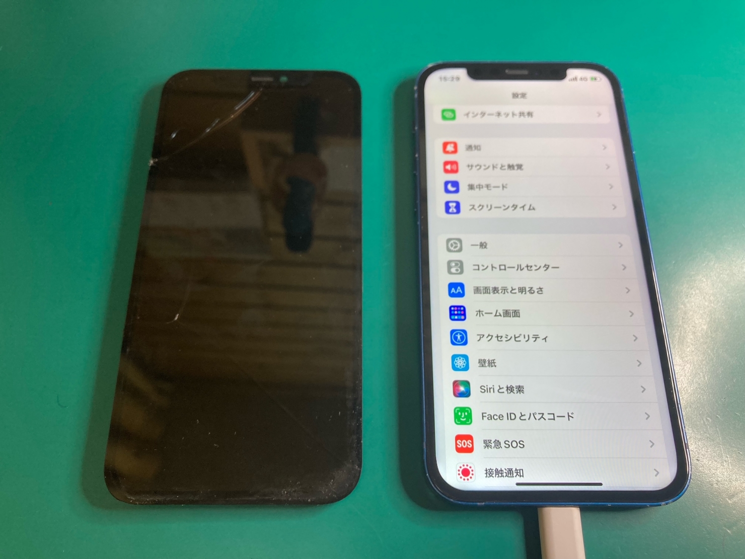 着信音は鳴るのに画面が真っ暗で操作が出来ない症状フロントパネル交換修理で解消出来ました。