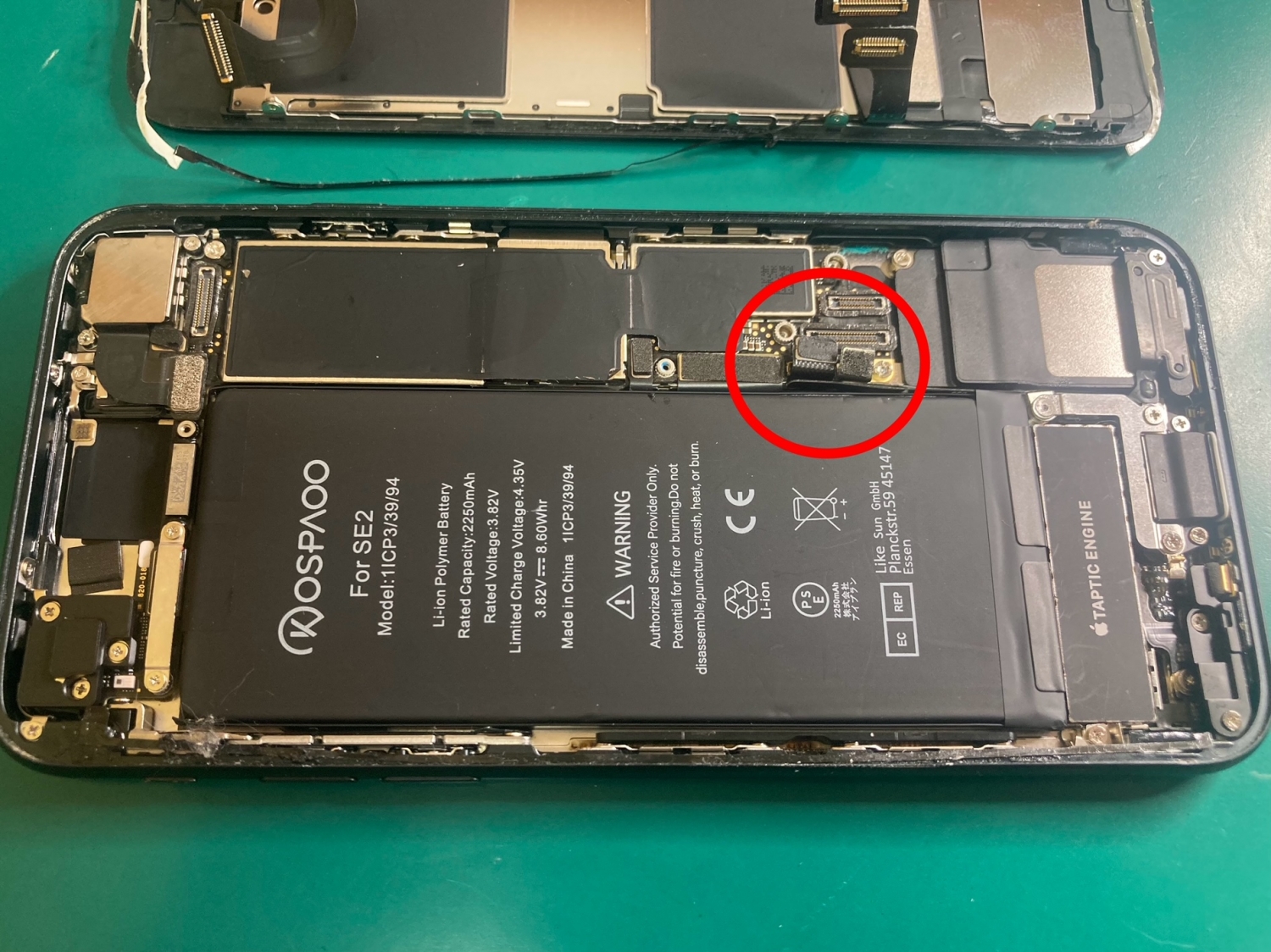 自分でバッテリー交換をした後、不具合が発生してしまったiPhone修理のご相談をいただきました。