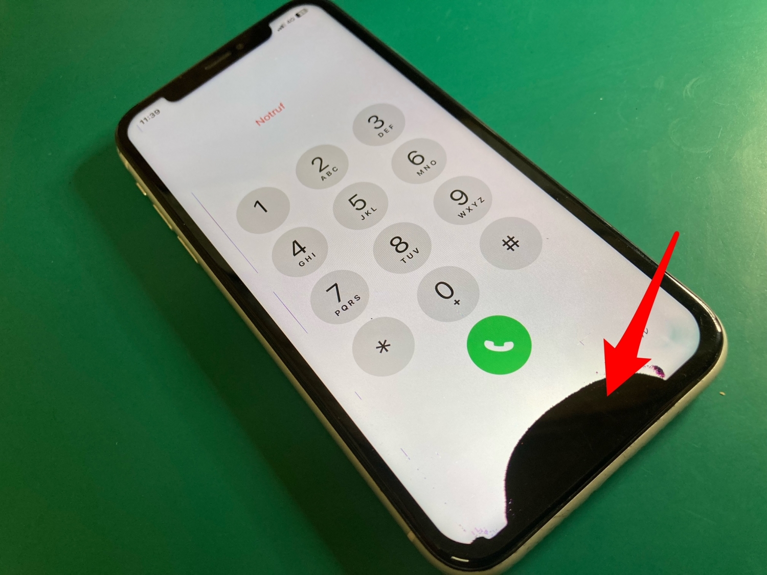 iPhone液晶画面に広がる黒い染み「液晶漏れ」は、フロントパネル交換修理で解消することが出来ます。