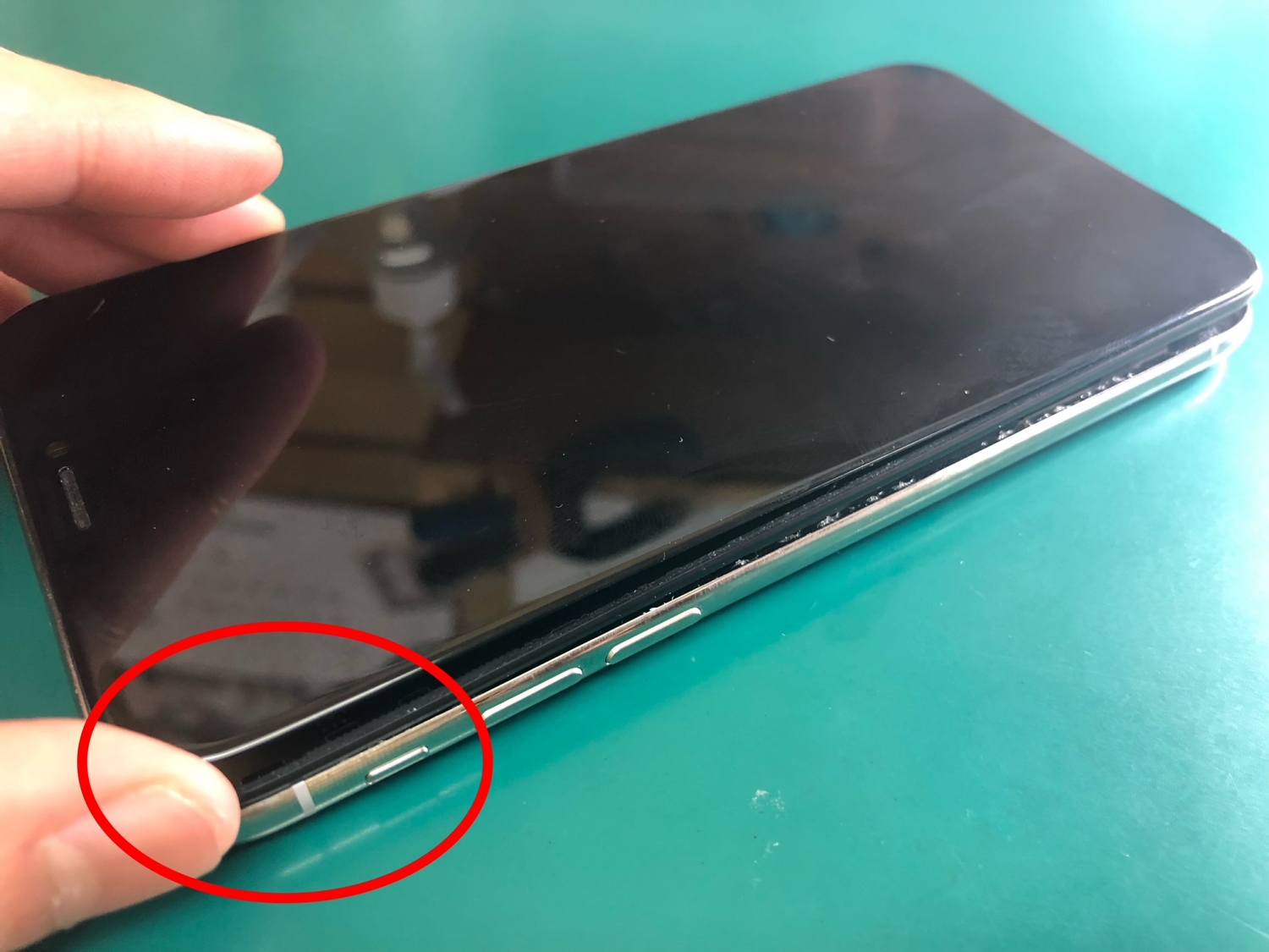 画面に触れていないのに勝手に動作する、ゴーストタッチのiPhone修理依頼をいただきました。