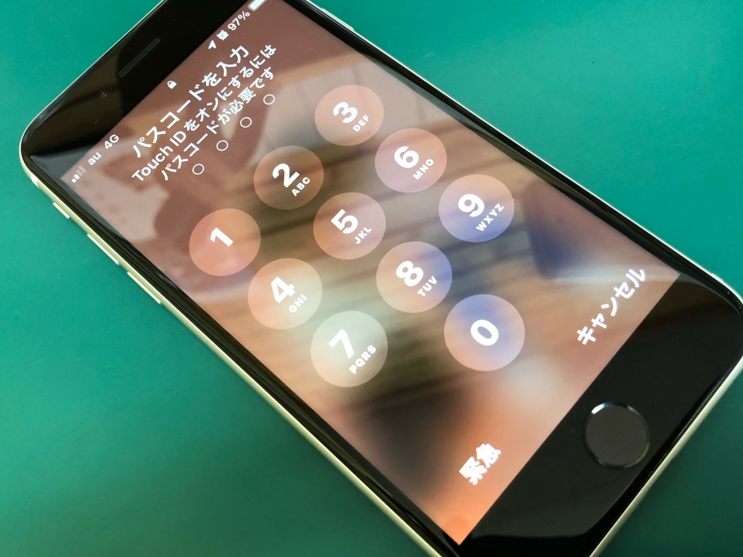 タッチ操作が正常に機能しないiPhoneフロントパネル交換修理のご相談をいただきました。