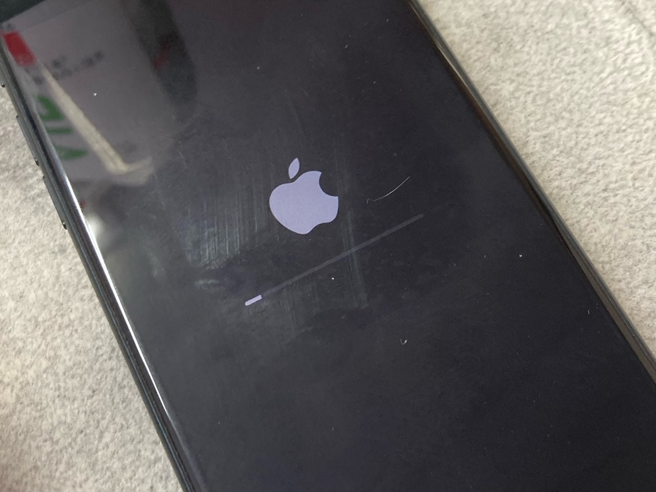 起きたらリカバリーモードの画面が表示され、抜け出せないiPhoneのご相談をいただきました。