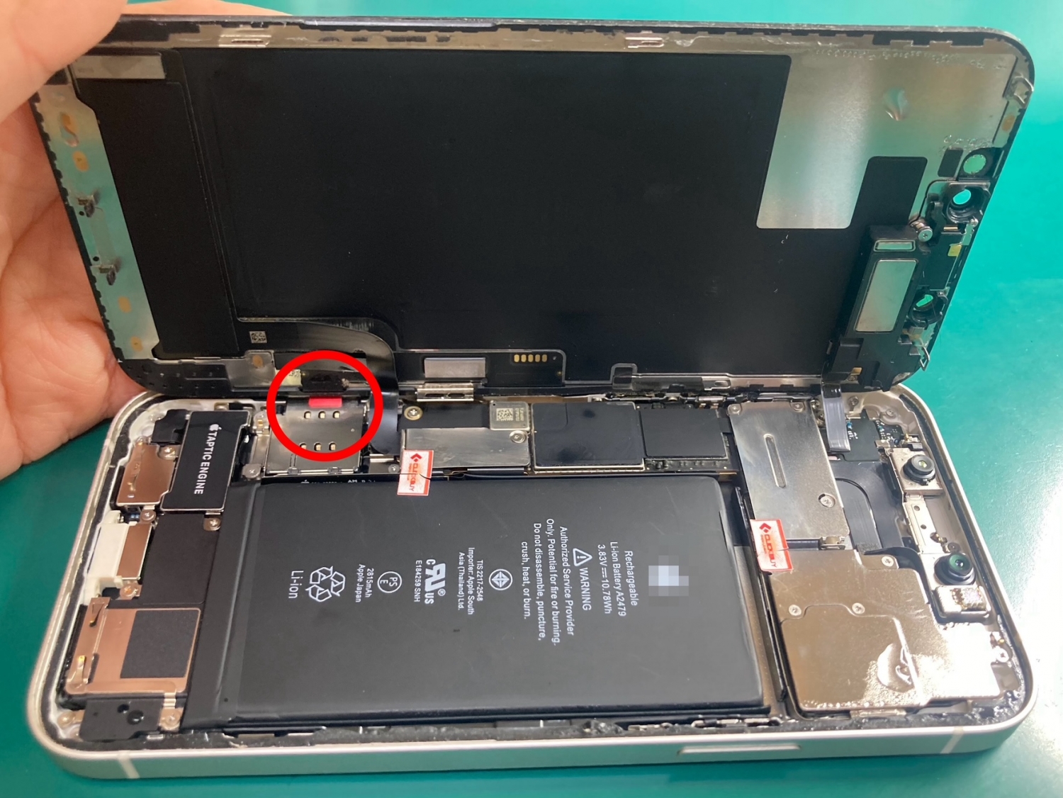 iPhone水濡れにより起動しない症状、分解乾燥作業＋アップデートで解消