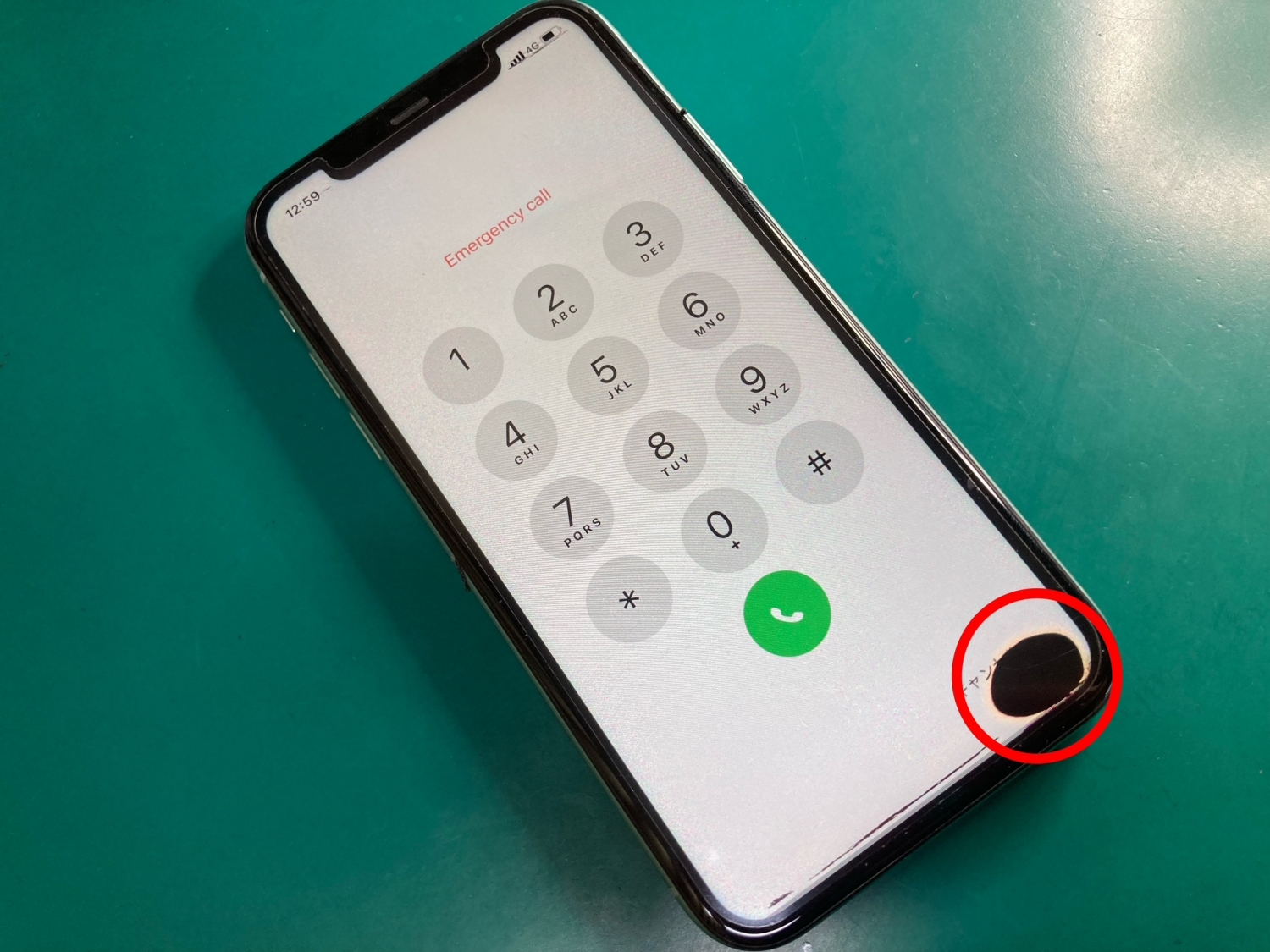 落としてiPhone画面に黒いシミ！？フロントパネル交換で液晶漏れが直りました。