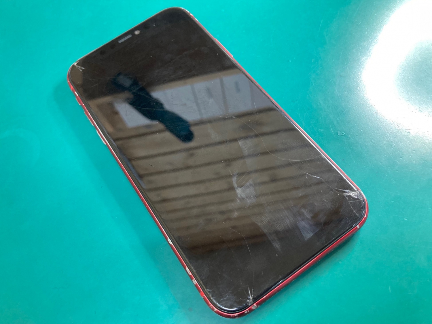 iPhoneタッチ暴走のご相談をいただき、画面交換でスムーズに操作できるようになりました。