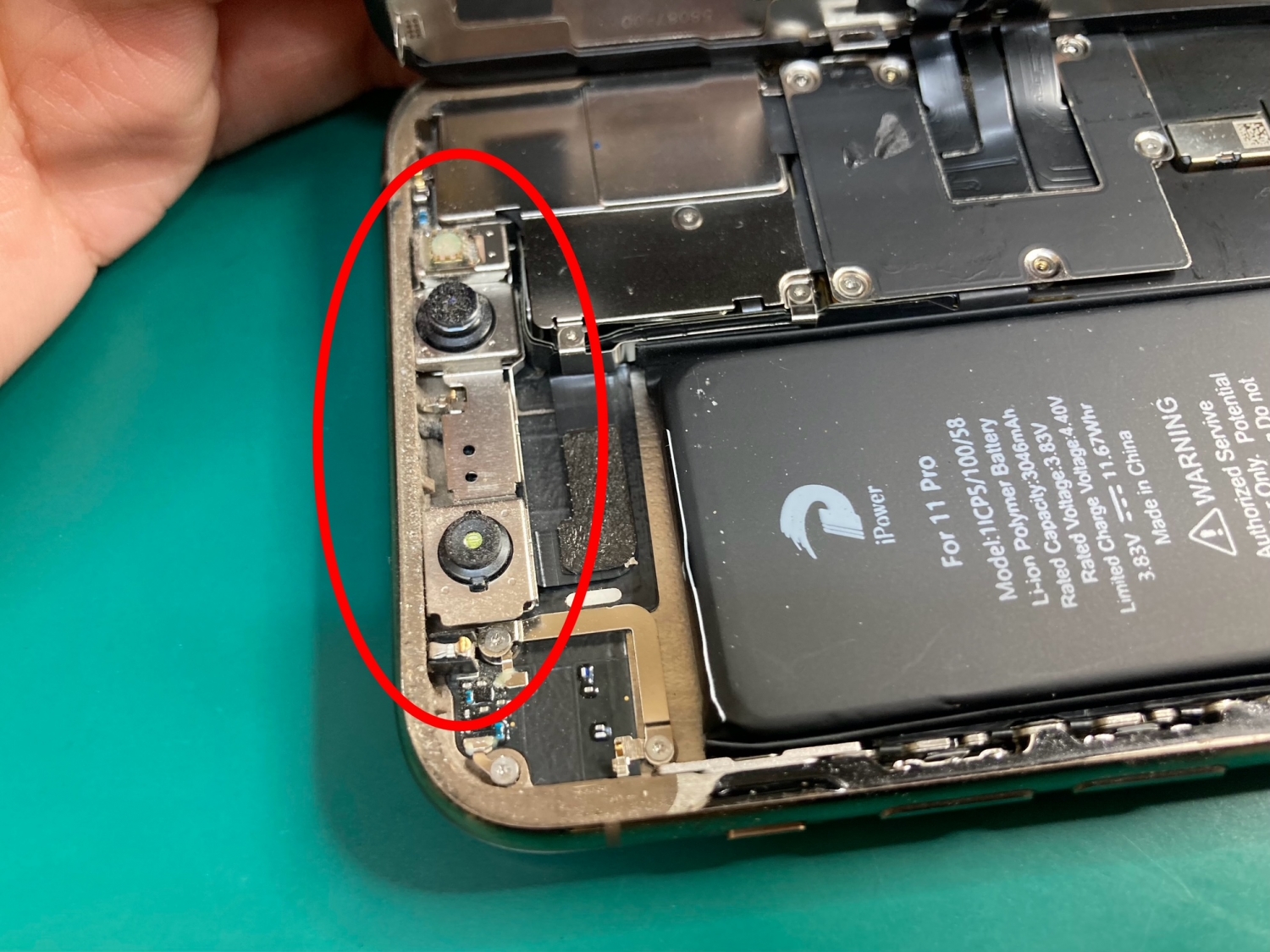 Face ID（顔認証機能）が不安定？チリやホコリが思わぬトラブルの原因でした。