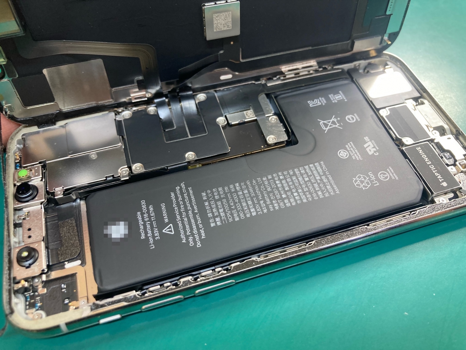 iPhoneバッテリー交換を承りました！学生証のご提示で10％オフさせていただきます。