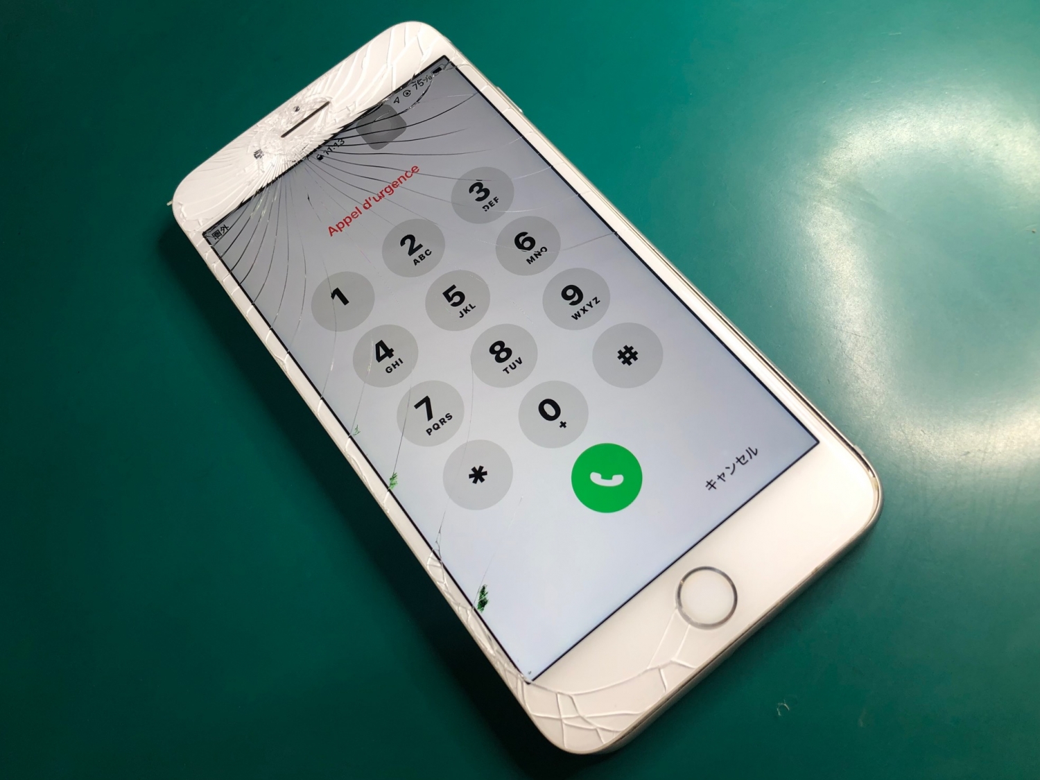 iPhoneサブ機を落として、画面トラブル！フロントパネル交換で症状を解消できました。