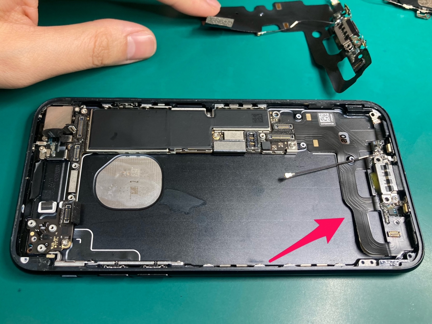iPhone 7充電できないトラブルのご相談、ドックコネクタ交換で解消しました。
