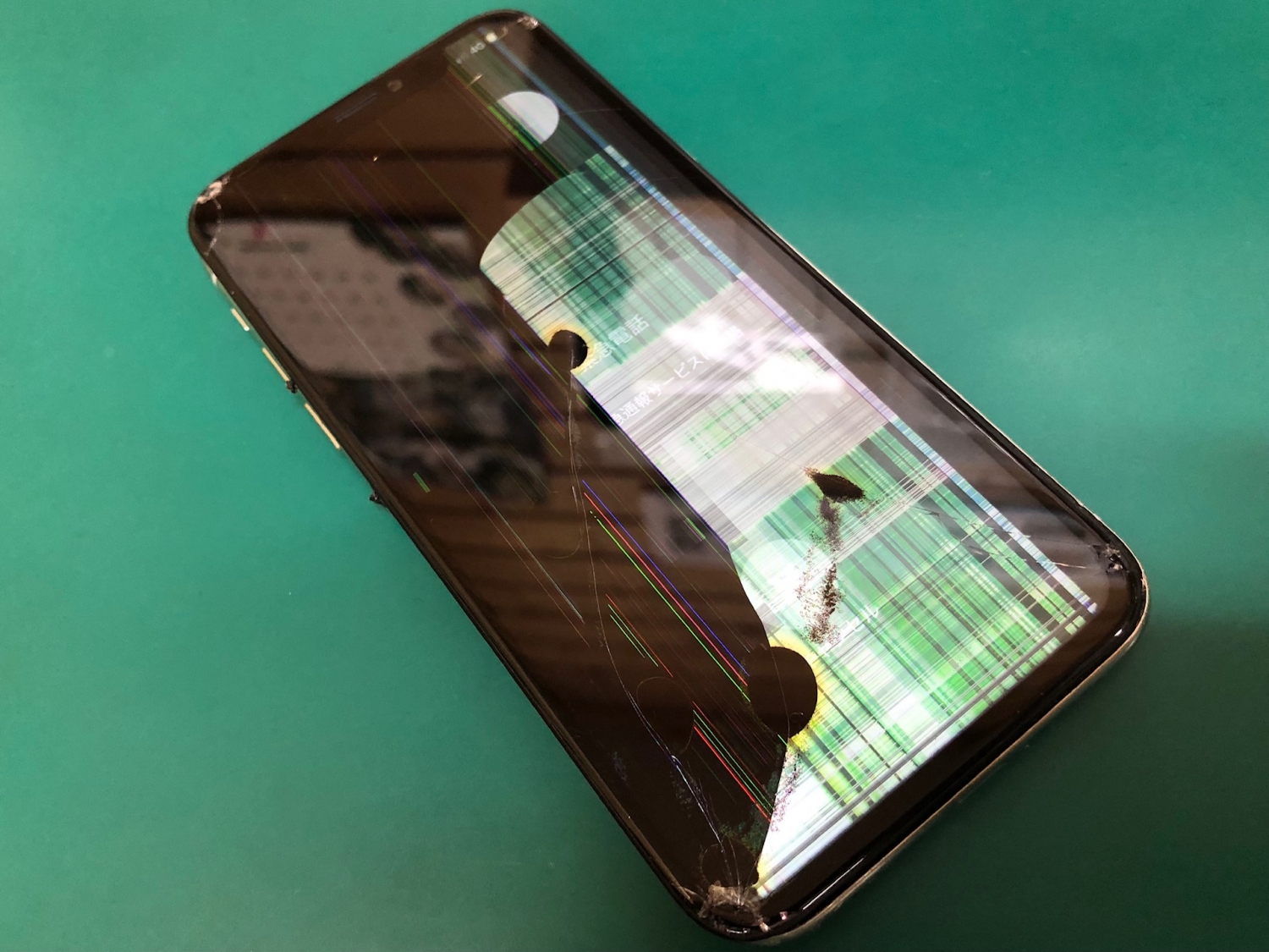iPhone落下の衝撃で画面破損！フロントパネル交換でデータそのまま直りました。