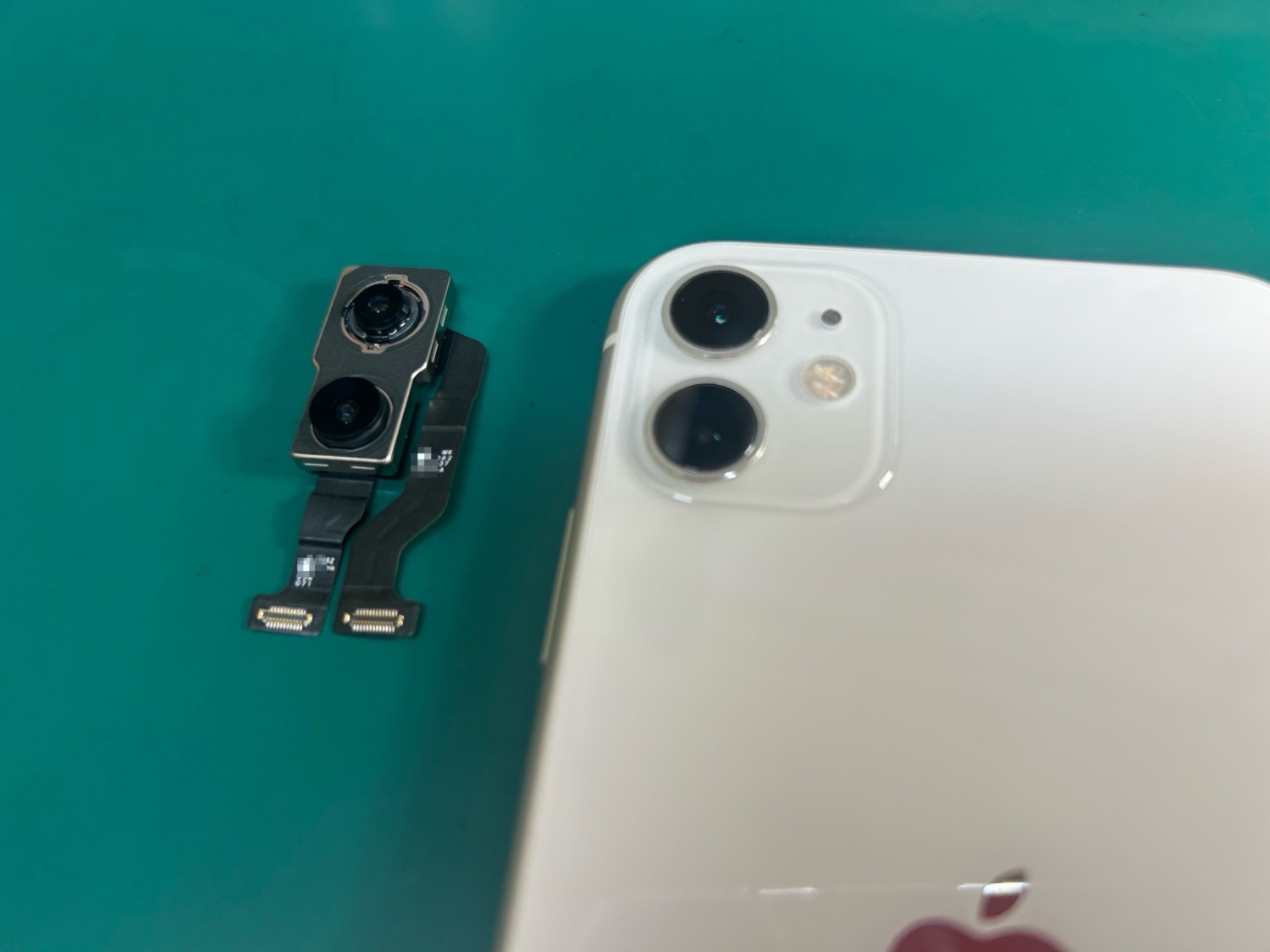 iPhoneアウトカメラのピントが合わない不具合、カメラユニット交換で改善しました。