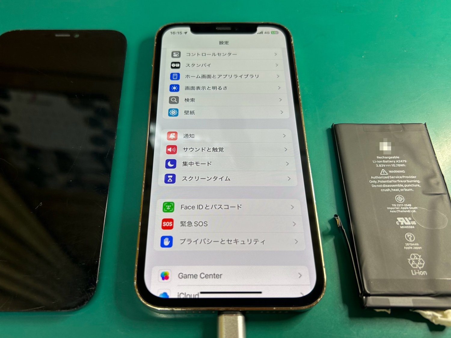 画面が緑色になって映らない…iPhone 12Pro有機EL画面とバッテリー交換を行いました。