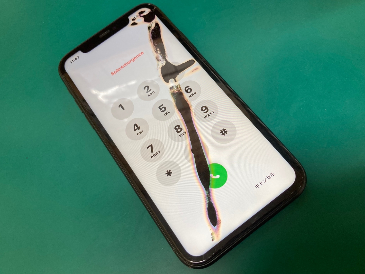 胸ポケットから落下…画面割れ＋液晶漏れが発生したiPhoneをお預かり