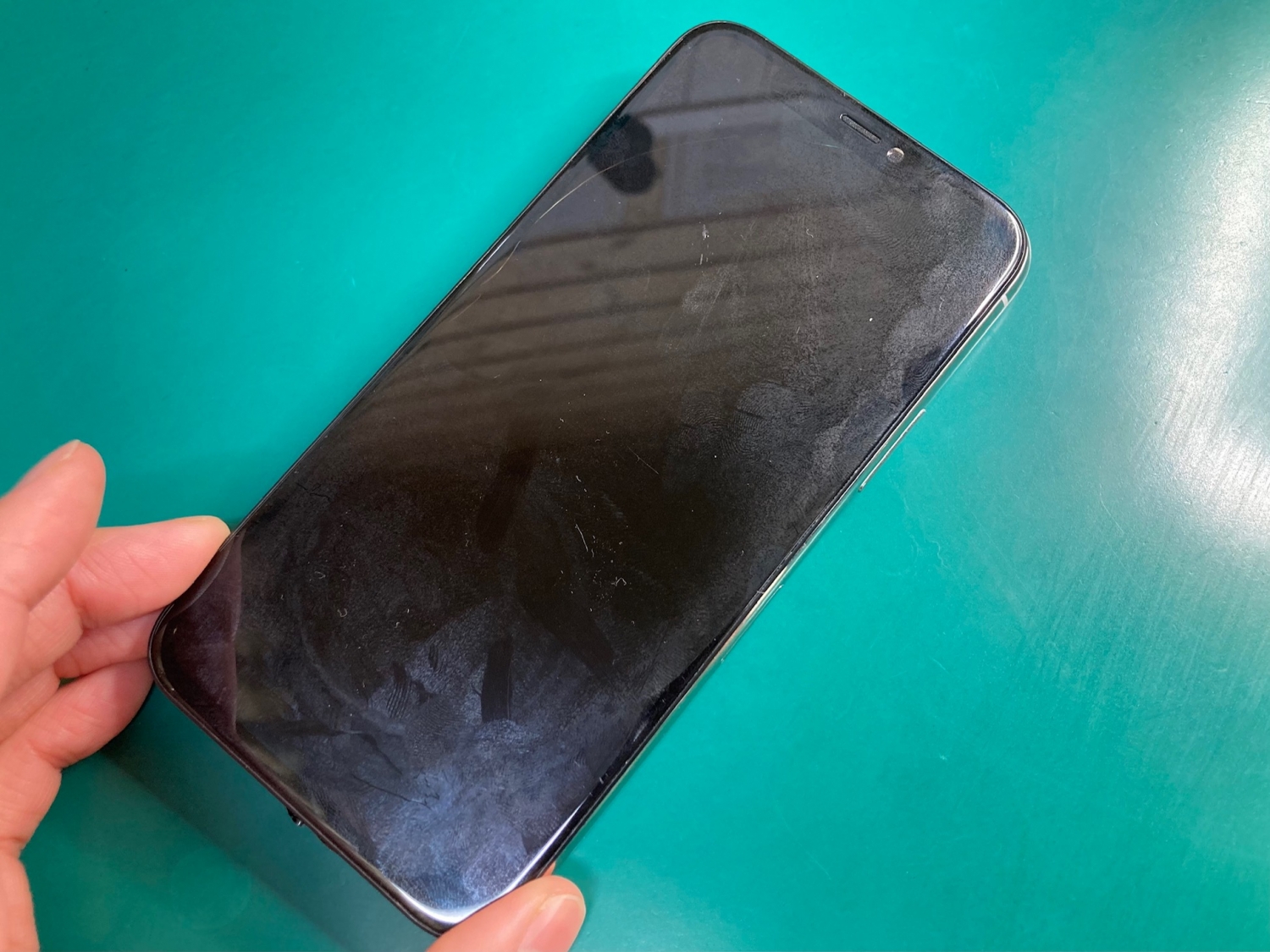 ブラックアウトして操作できない！画面トラブルのご相談をいただきました。