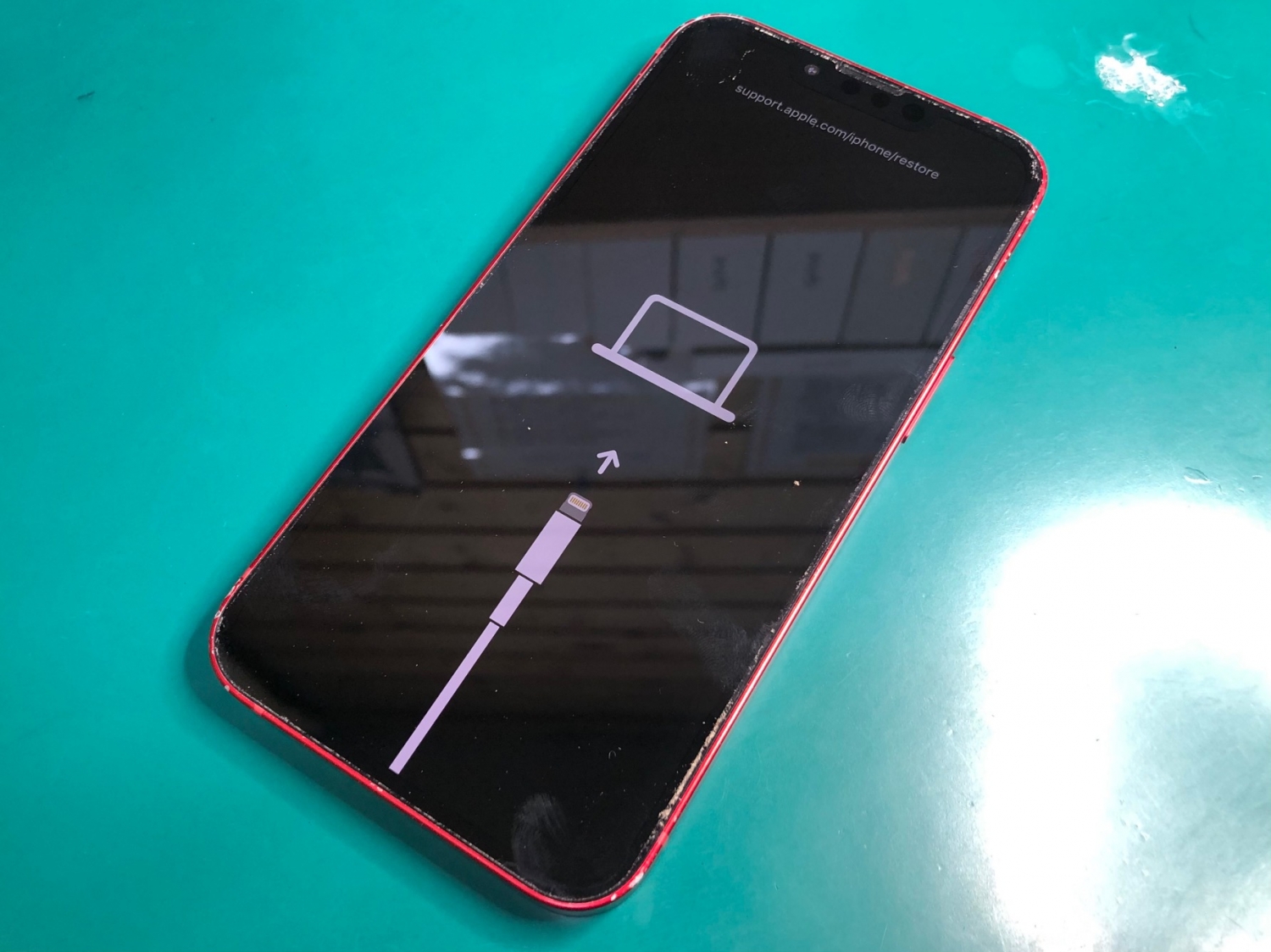 リカバリーモードから起動しないiPhone 13、センサー不良が見つかり