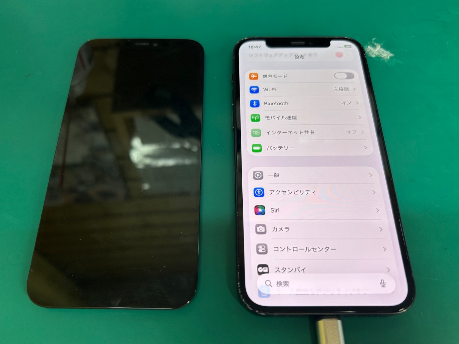 音は鳴るのに、画面が真っ暗で映らないiPhone 12の修理依頼をいただきました。