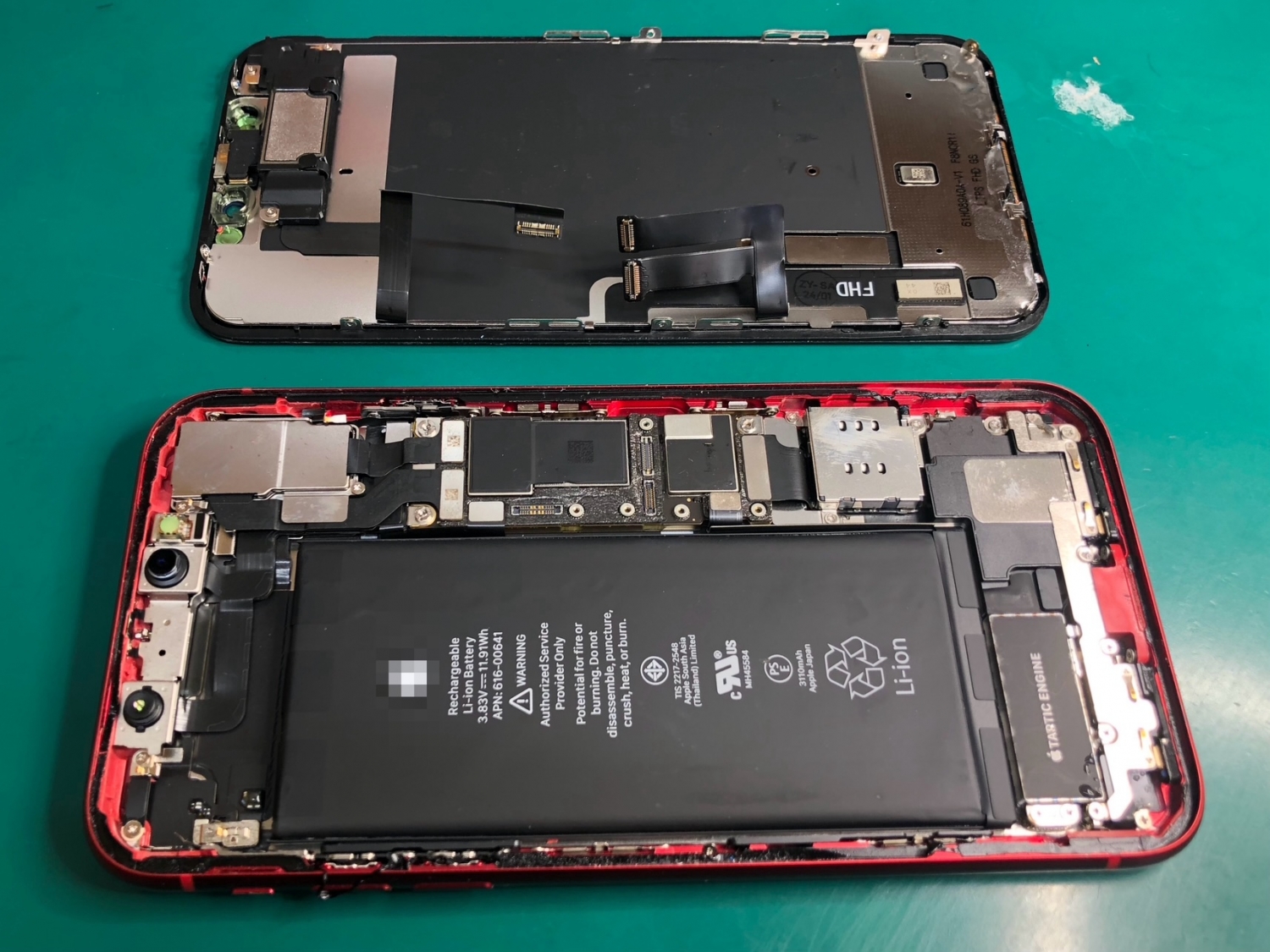 水没後に画面トラブルが発生してしまったiPhone 11、乾燥作業で一時回復しました。