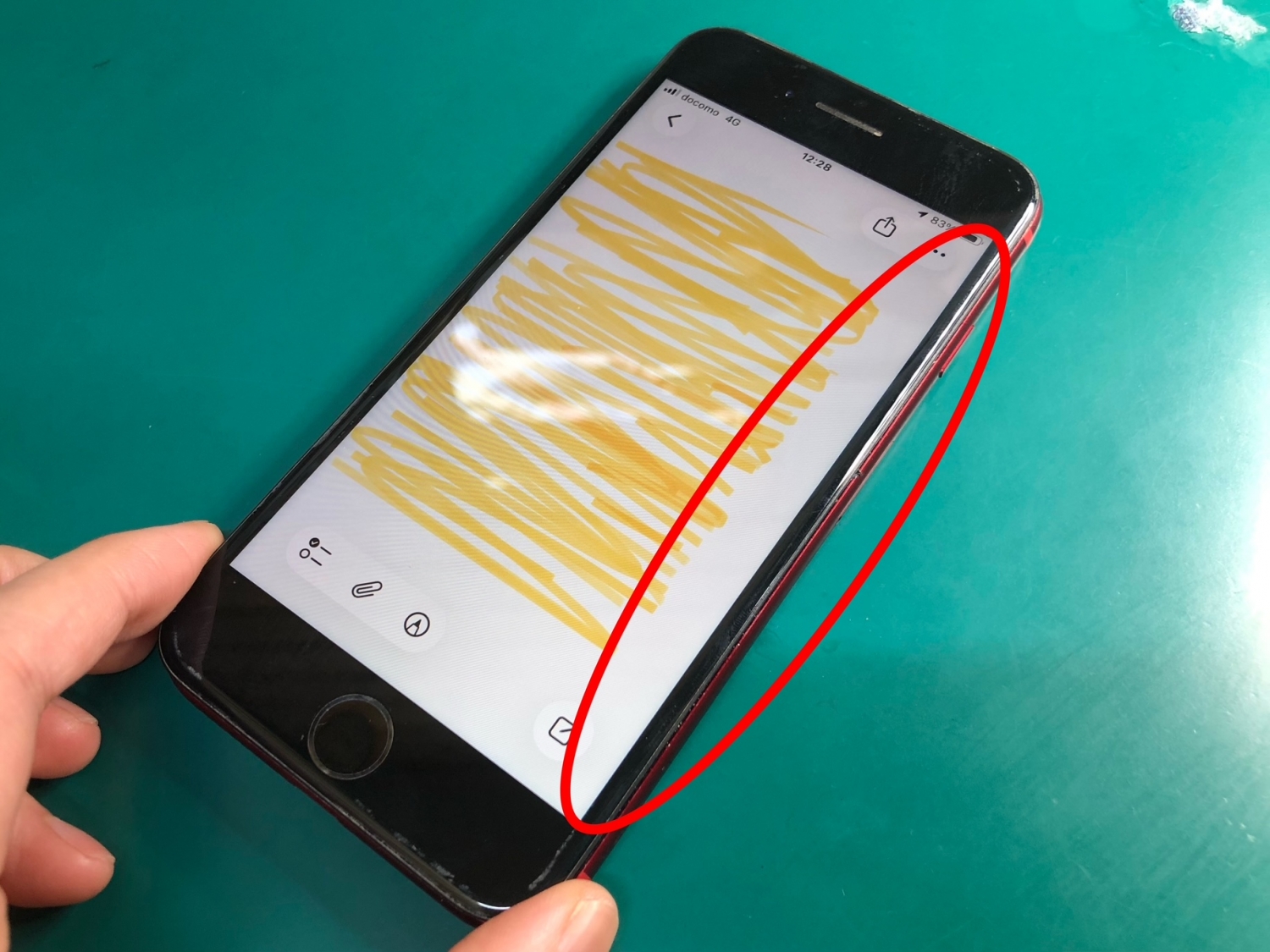 「水没後に一部タッチが効かない」iPhone SE3、フロントパネル交換で改善しました。