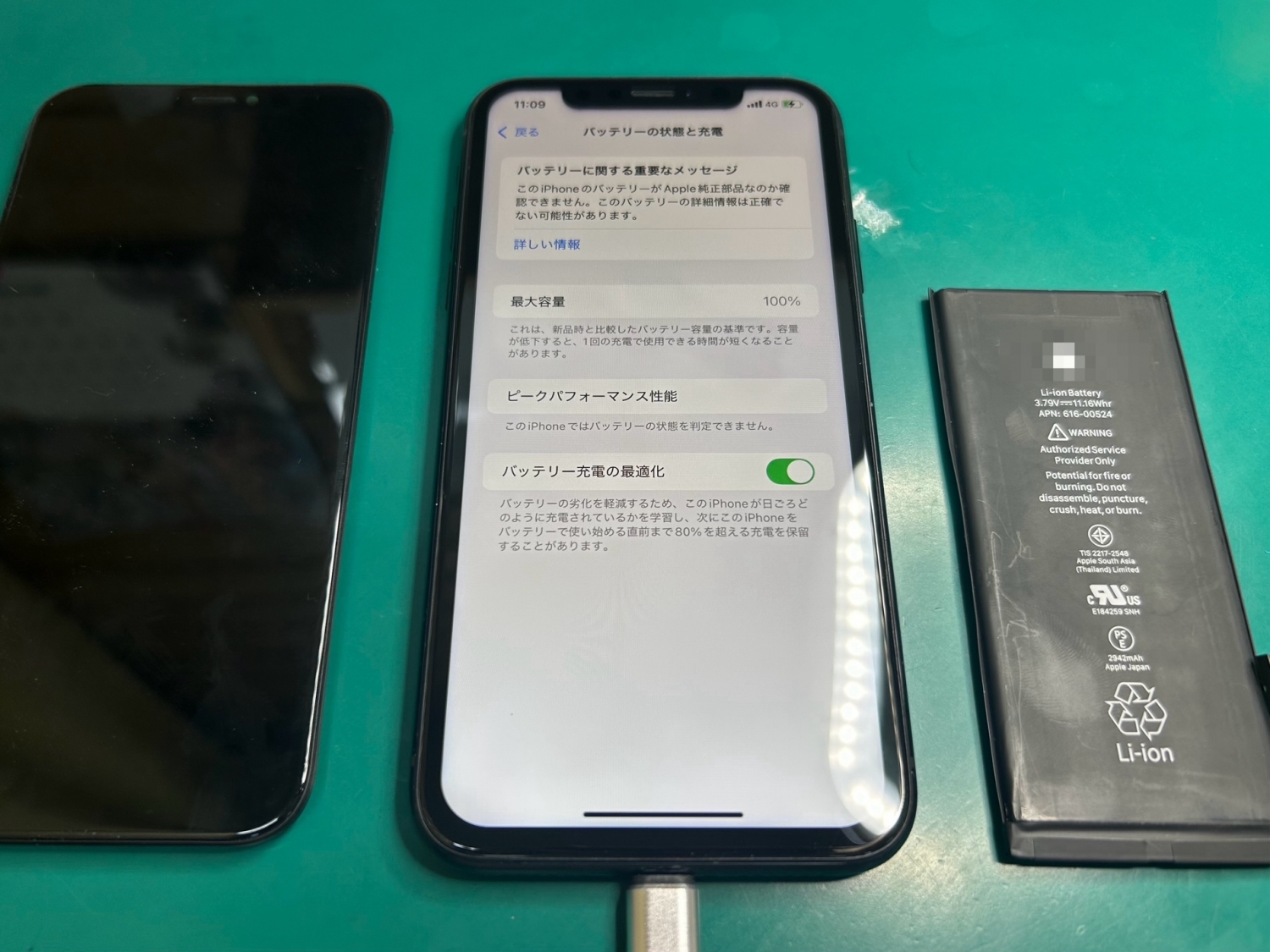 タッチ操作ができないiPhone XR、内部点検でバッテリー膨張も判明しました。