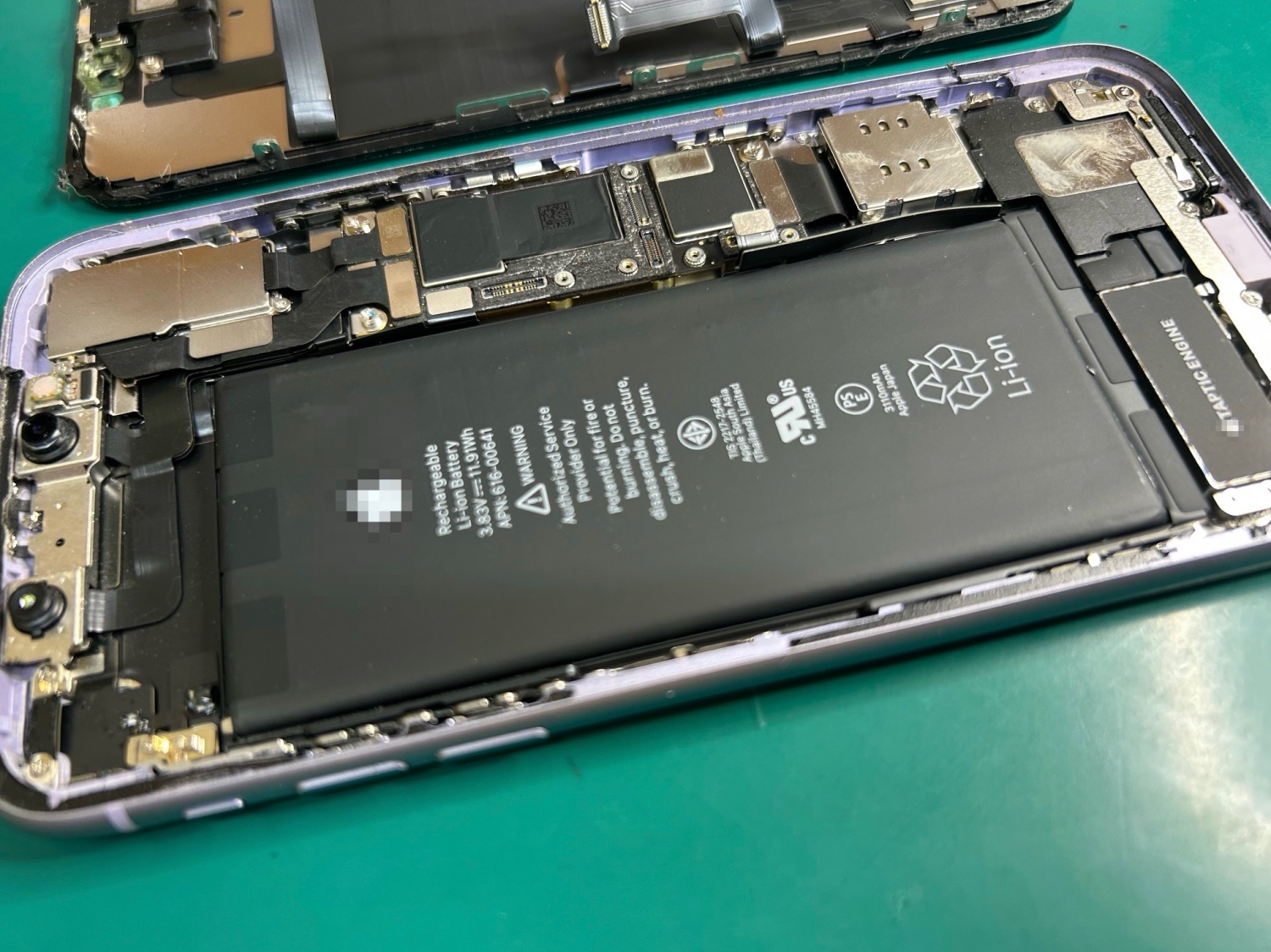 外出先で心配に…お子様のiPhone 11バッテリー交換を承りました。