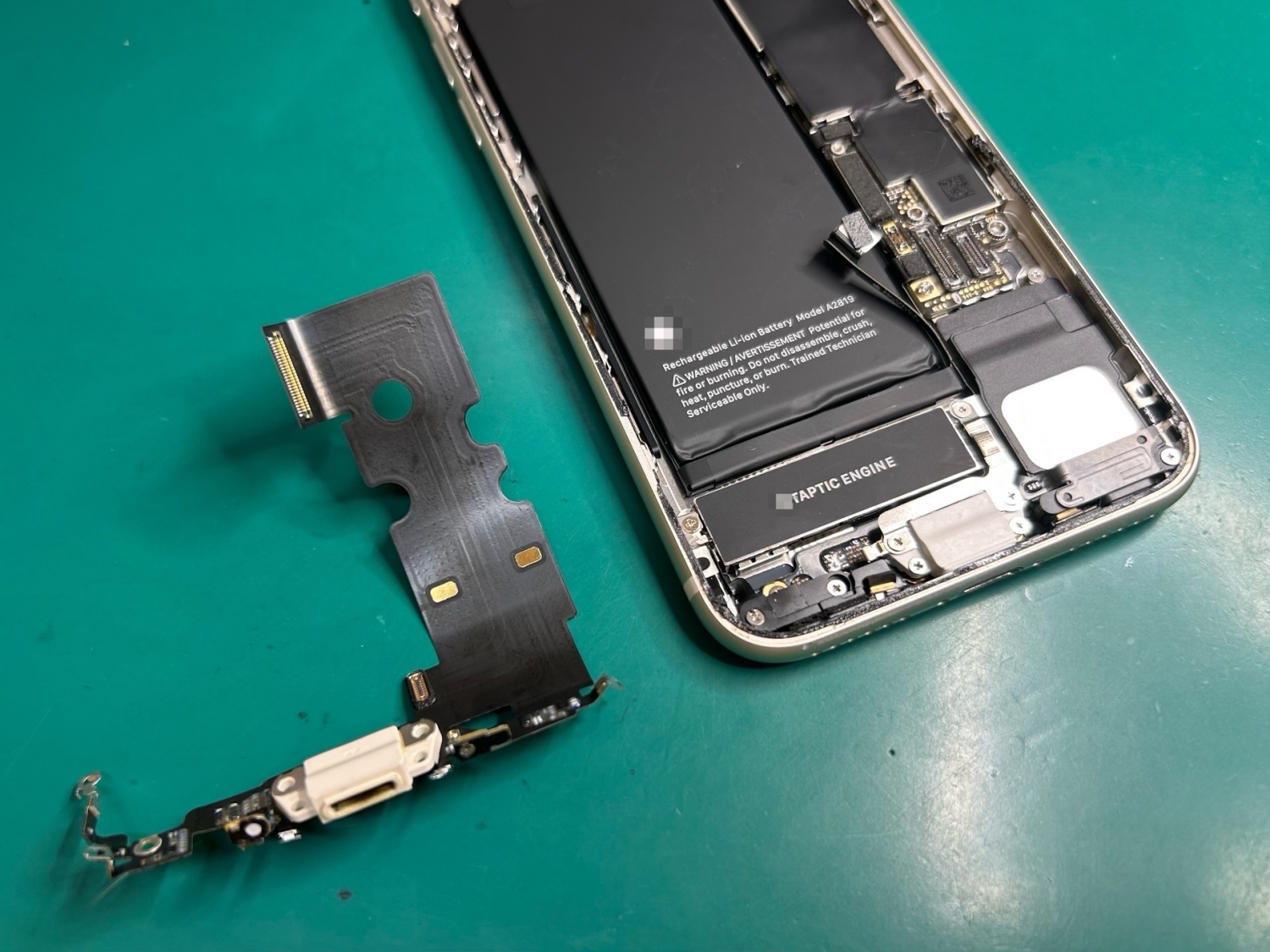iPhone水洗い後、充電トラブルに！ドックコネクタ交換で改善しました。
