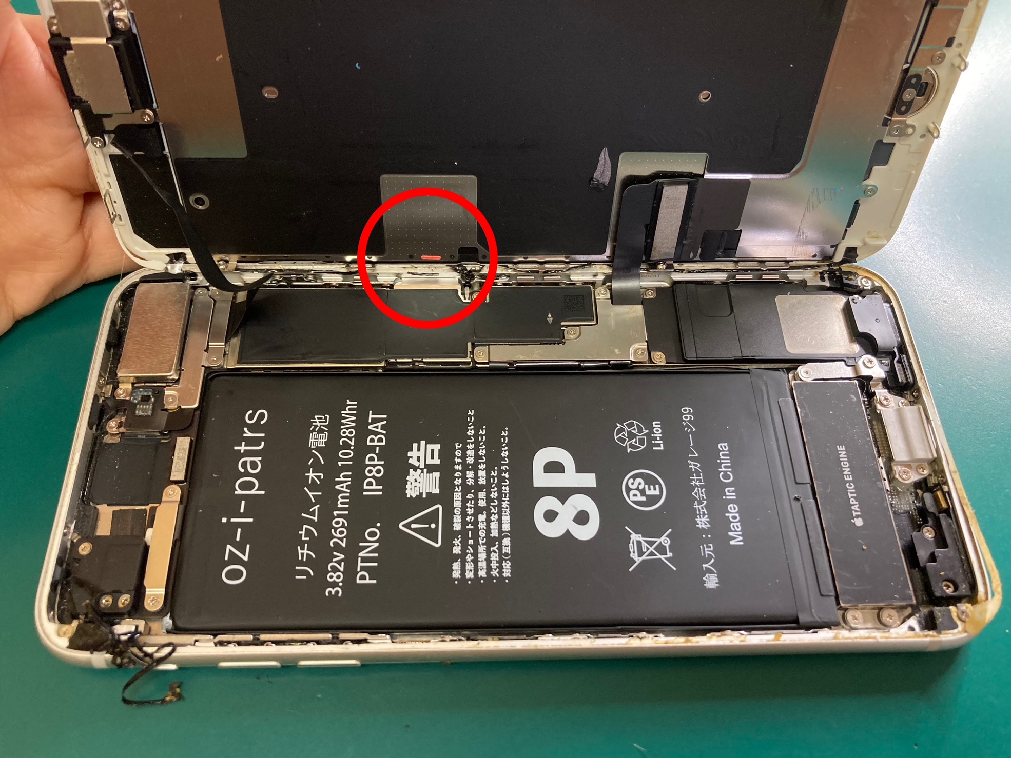 iPhoneは完全防水仕様ではありませんので、水に触れる可能性のある場所