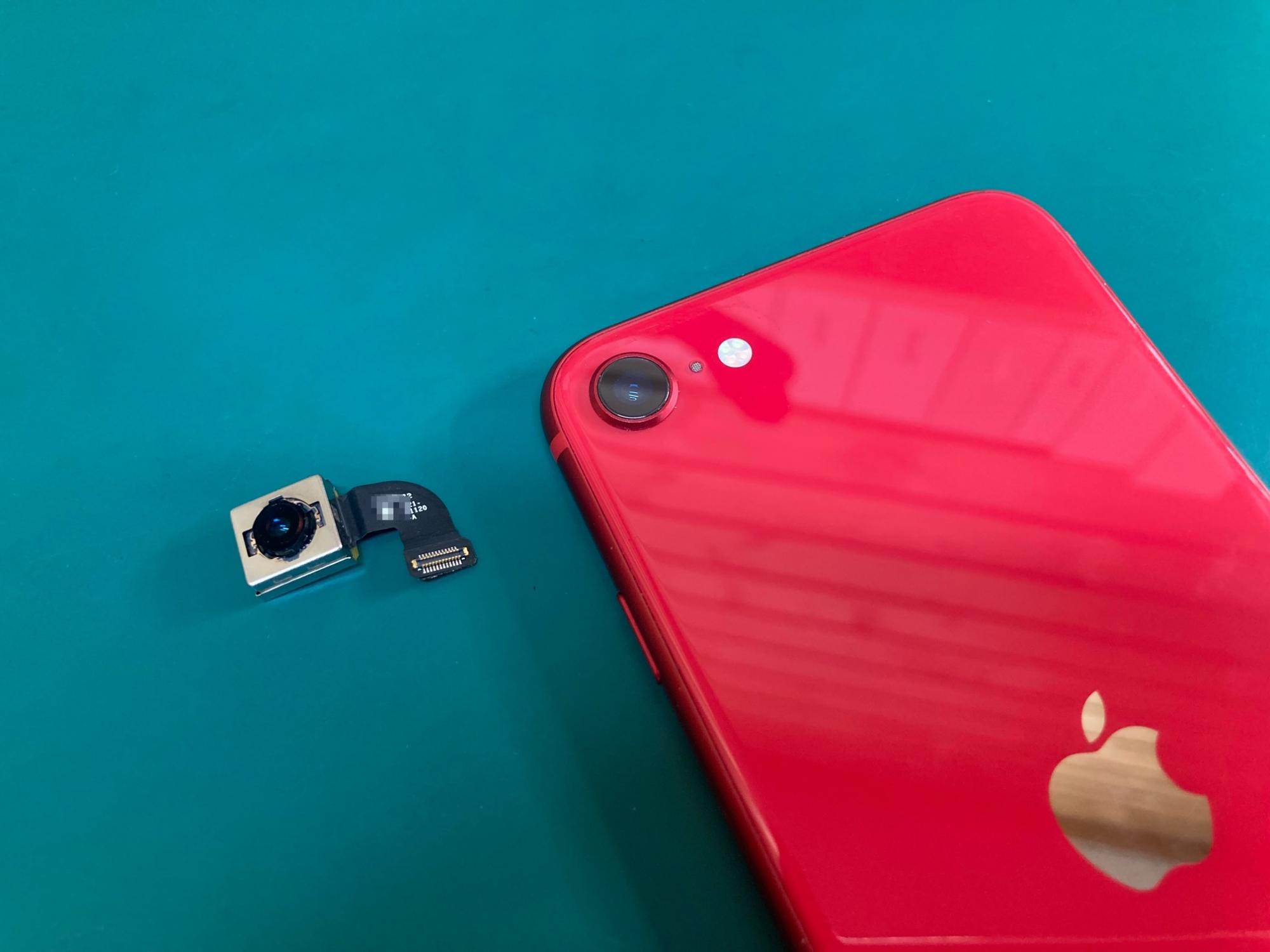 カメラを起動すると勝手に震える？iPhone SE2のアウトカメラ交換を行い