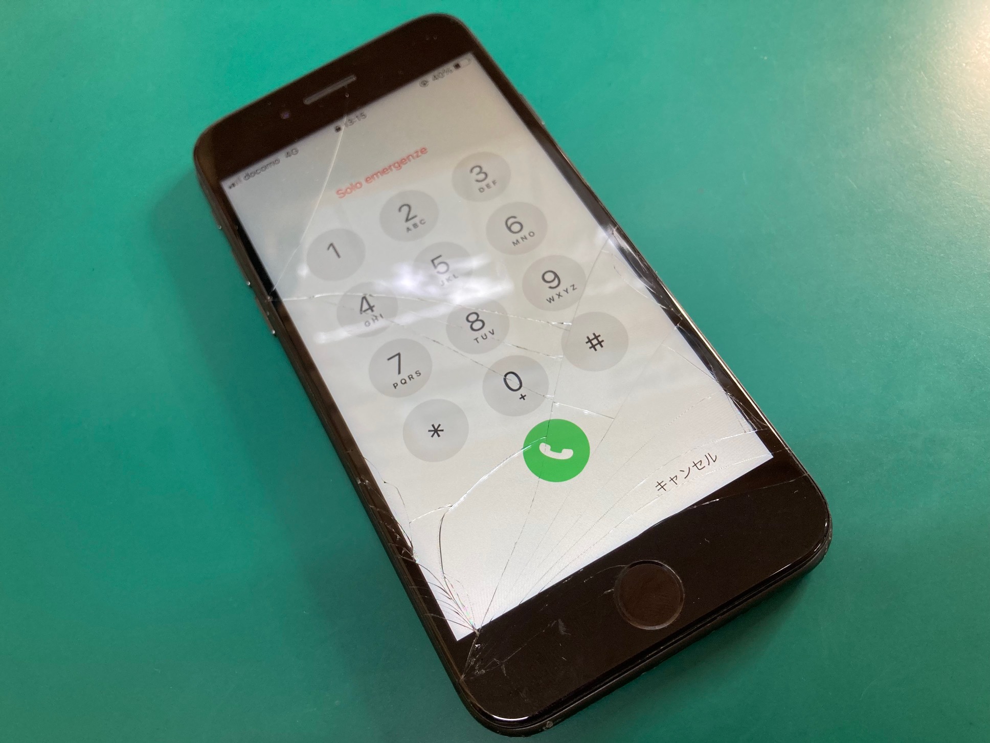 iPhone 8 16.7.10 画面にひび割れあり 本体 iPhone8の背面が割れたときはどうするのが正解？【千葉・八千代
