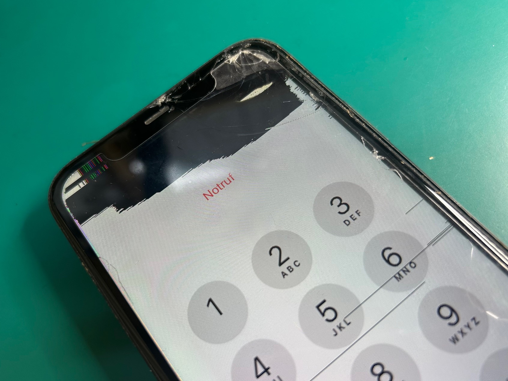 iPhone11 画面ひび割れあり iPhone11の画面割れ、割れたままの使用は危険です… | お近くのiPhone