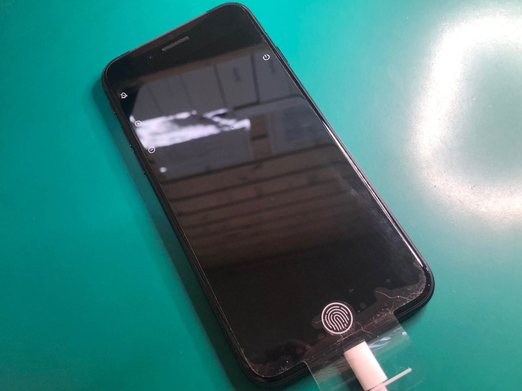 久しぶりに使おうと思ったiPhoneが起動しない！バッテリー交換で