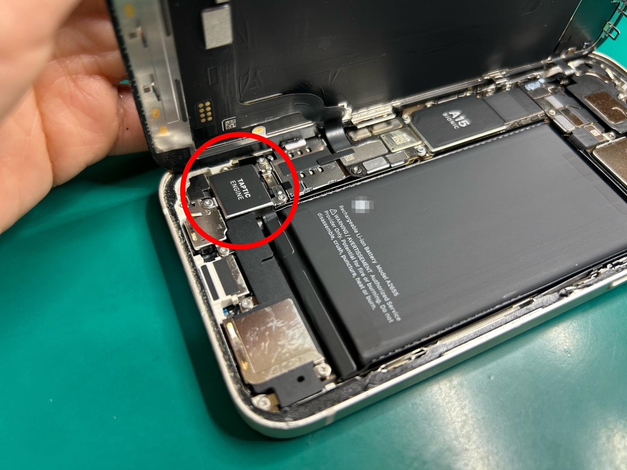 バイブのガタガタ音＋画面割れのiPhone 13、快適にお使いいただける