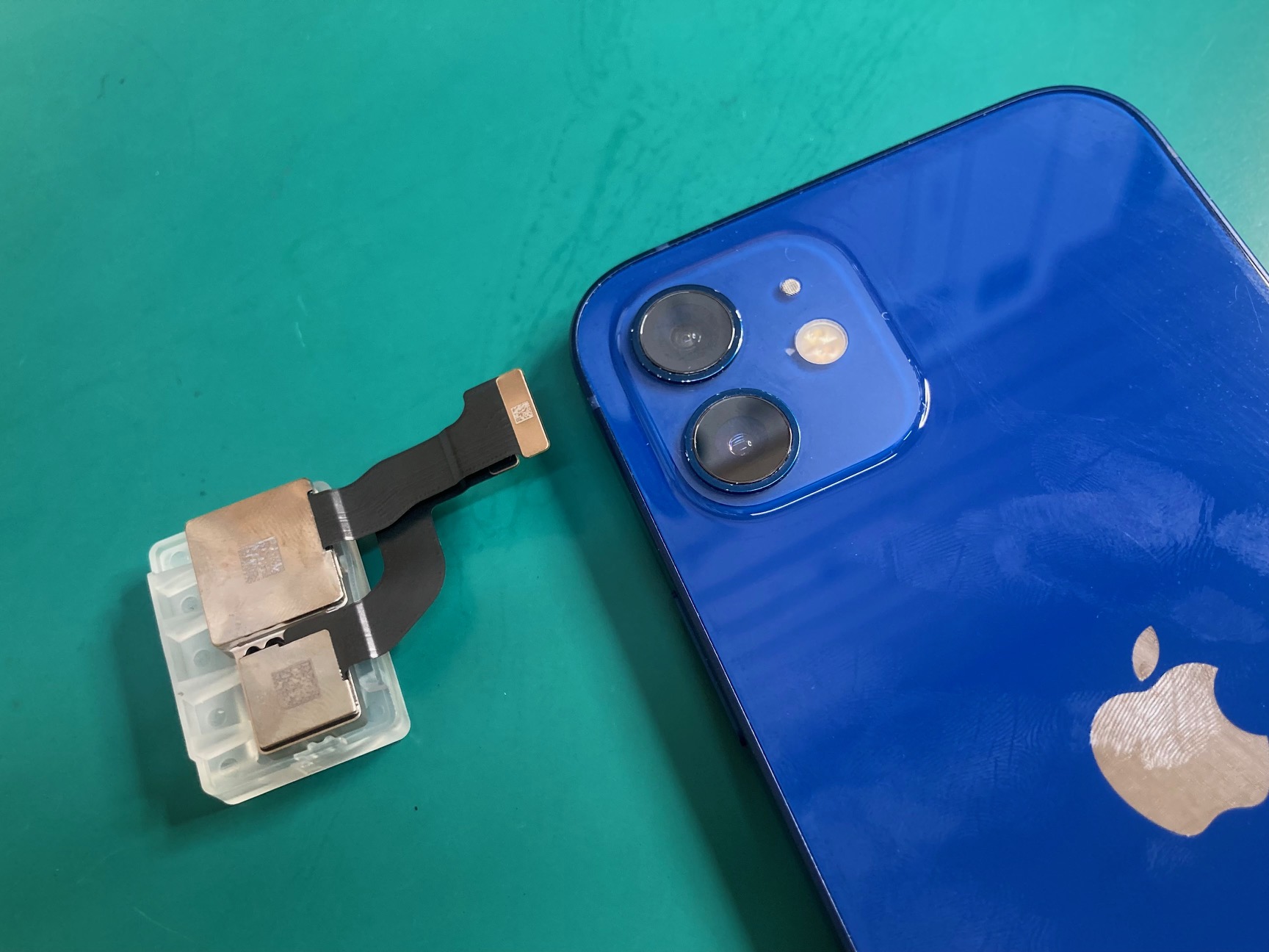 iPhone12 128GB リアカメラピント不調 iPhone 12のリアカメラでピントが合わない＋カタカタ異音がする