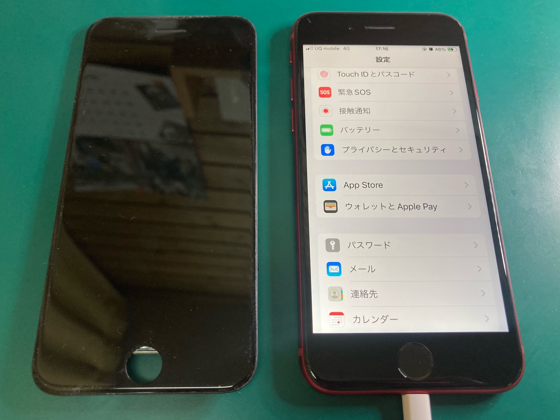 画面左半分に縦線が入り、右半分が真っ暗なiPhone修理のご依頼を